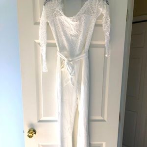 White jumper lace on the top . Brand new never worn - didn’t fit me.